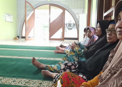 Pengajian Rutinan Ibu-Ibu RT 001 RW 013 di Masjid Al-Hikmah Ciraja