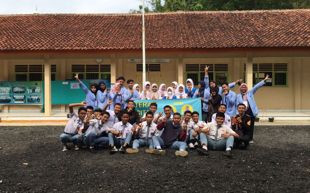 Literasi Digital “Cerdas dan Bijak dalam Bermedia Sosial” di SMK Praja Utama Karangpucung Oleh Mahasiswa KKN STMIK Komputama Majenang