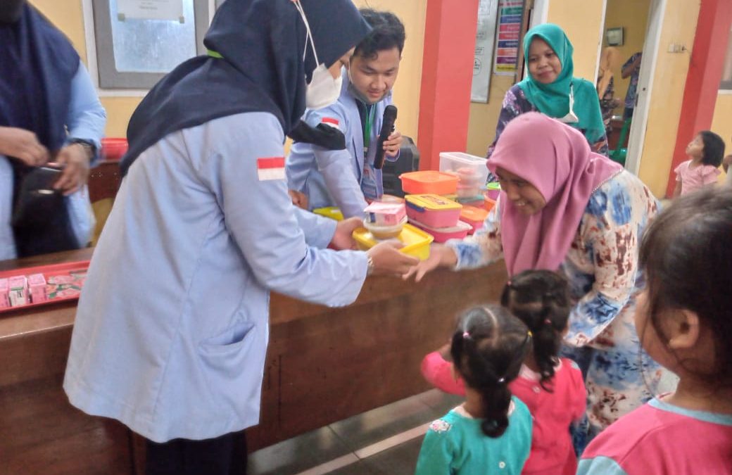 Pelaksanaan Pemberian Makanan Tambahan (PMT) Bagi Bayi Berpotensi Stunting di Desa Ciporos