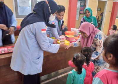 Pelaksanaan Pemberian Makanan Tambahan (PMT) Bagi Bayi Berpotensi Stunting di Desa Ciporos