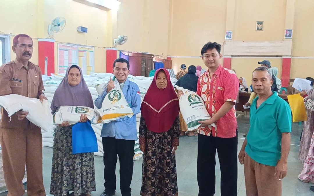 Penyaluran Bantuan Beras untuk Warga Desa Ciporos: Wujud Nyata Kepedulian Sosial Pemerintah